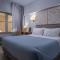 Square Elegant Suites