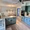 Updated cottage, Screened Patio, Near Lake Barkley - Cadiz