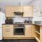 Modern 2-Bed London Flat with King Bed -25 off for Long Stay Guests-Sleeps 6-Book Instantly! - Barnet