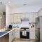 Near the Strip, Smart TVs, WiFi, private garage and backyard - لاس فيغاس
