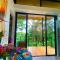 Casita Jungle Nest, 5 minutes drive to Playa Linda, 15 to Dominical, Wifi Starlink - Matapalo