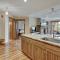 Cozy Ski Chalet with Large Balcony condo - بريكنريدج