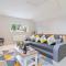 Stylish 2 Bed Home near Gatwick