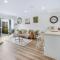 River City Retreat! King Bed & Central - By KOSH BNB