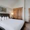 Spacious, Updated Townhome with Private Garage condo - بريكنريدج