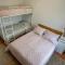 Casa Julio - rooms with private bathroom and shared kitchen - 3 min walk from the ocean - ألكالا