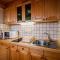 Vineyard Cottage Maleric with Pool Access