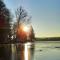 Bungalow direkt am See, mit eigenem Boot - 罗丁