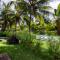 Sunbathed Three Bedroom Apt - Large Pool & Garden - Tamarin