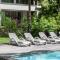 Sunbathed Three Bedroom Apt - Large Pool & Garden - Tamarin