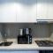 Keyrock Living - Lakeview Escape in Business Bay - Dubaj