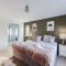 Stunning Detached House with Driveway Parking, Office Room, Self-Check-In, Fast WiFi and Smart TV with Sky and Netflix by Yoko Property - 米尔顿凯恩斯