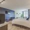 Stylish Apt W Dt-gym-kitchen-choochootrain - تشاتانوغا