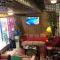 THE MANSION - BACKPACKERS Near AIRPORT