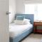 Mariners: Stylish Beachside Getaway with Sea Views - East Wittering