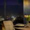 URBAN APARTMENTS Golden Royal, JACUZZI by the window, Chilled Prosecco, Free Garage - 卡托维兹
