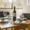 The Snug Spot - Fitzrovia - By Frankie Says - Londra
