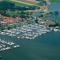 Surla Houseboat "De Albatros" in Monnickendam Tender included