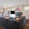 Hillside Haven home - بيند