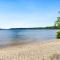 Family Lakeside Escape with Private Beach and Calm Waters - 哈威奇