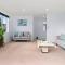 Spacious home on landing drive - 陶朗加