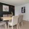 Spacious home on landing drive - 陶朗加