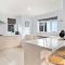 Spacious home on landing drive - 陶朗加