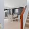 Spacious home on landing drive - 陶朗加