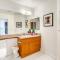 Luxe Condo with Private Patio and Perks in Emeryville! - إيميريفيل