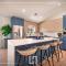 Breezy Oasis with Pooltable, Heated Pool, Golf & Gazeebo L29