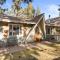 Cozy Sierra Cabin - Fireplace, Fenced Yard, Pet Friendly, Deck, BBQ - مدينة بيغ بير