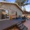 Cozy Sierra Cabin - Fireplace, Fenced Yard, Pet Friendly, Deck, BBQ - مدينة بيغ بير