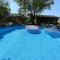 Schaumburg Paradise Oasis with a secret garden and private Pool - Schaumburg