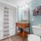 Downtown Oceanfront, 2BR, Walk to Starbucks, 6ppl - 默特尔比奇