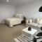 Cozy Studio with Private Entrance & Ensuite