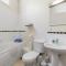 Old Mill Court, Charming Mews House with Parking