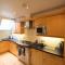 Stylish Bracknell Top Floor Apartment - Bracknell