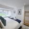 3BR 1BA Liverpool Home Sleeps 8 w DrivewayParking - Roby