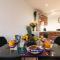 Spacious City Center Apartment By Smart Apartments Short Lets & Serviced Accommodation Apartment Southampton With Free WiFi - Southampton