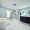 Canal Retreat with Easy Cape Access with Seasonal Pool - بورن