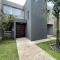Casa familiar 2 pisos con amplio patio- 6 personas