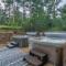The Stone Lodge - Sleeps 15 - Hot Tubs - Game Room