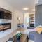 Niagara Luxe Suite, 4min to Falls With Fireplace, Ping Pong - Niagara Falls
