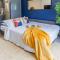 Niagara Luxe Suite, 4min to Falls With Fireplace, Ping Pong - Niagara Falls