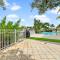 Charming Waterfront Home Walk to Beach with Pool - Форт-Лодердейл
