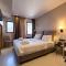 Regal Hotel Mitropoleos