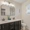 5 Mins to UND - Cozy 4BD with BBQ & Pool Table - Саут-Бенд