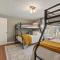 5 Mins to UND - Cozy 4BD with BBQ & Pool Table - Саут-Бенд