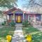 Boho-Chic Retreat with Yard, 22 Mi to Dtwn Austin!