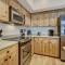 Updated, Modern Townhome with Private Garage condo - بريكنريدج